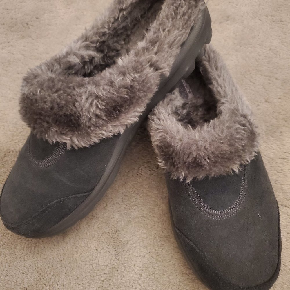 Skechers Go Walk, NWOT, Cozy, mules, charcoal, faux fur trim & lined, size 7.5